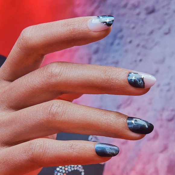 🍀KISS Voguish sci-fi Fantasy Press On Glue Nails - Space - Picture 2 of 4